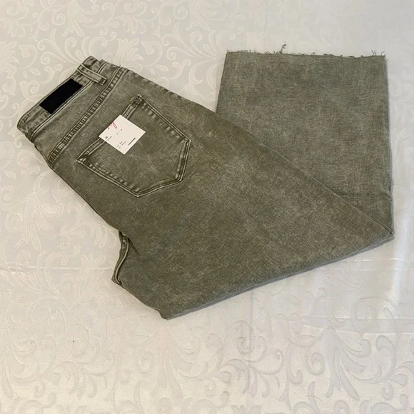 Vigoss “Dylan” Raw Edge Wide Leg Jeans. Size 29 - Picture 6 of 15